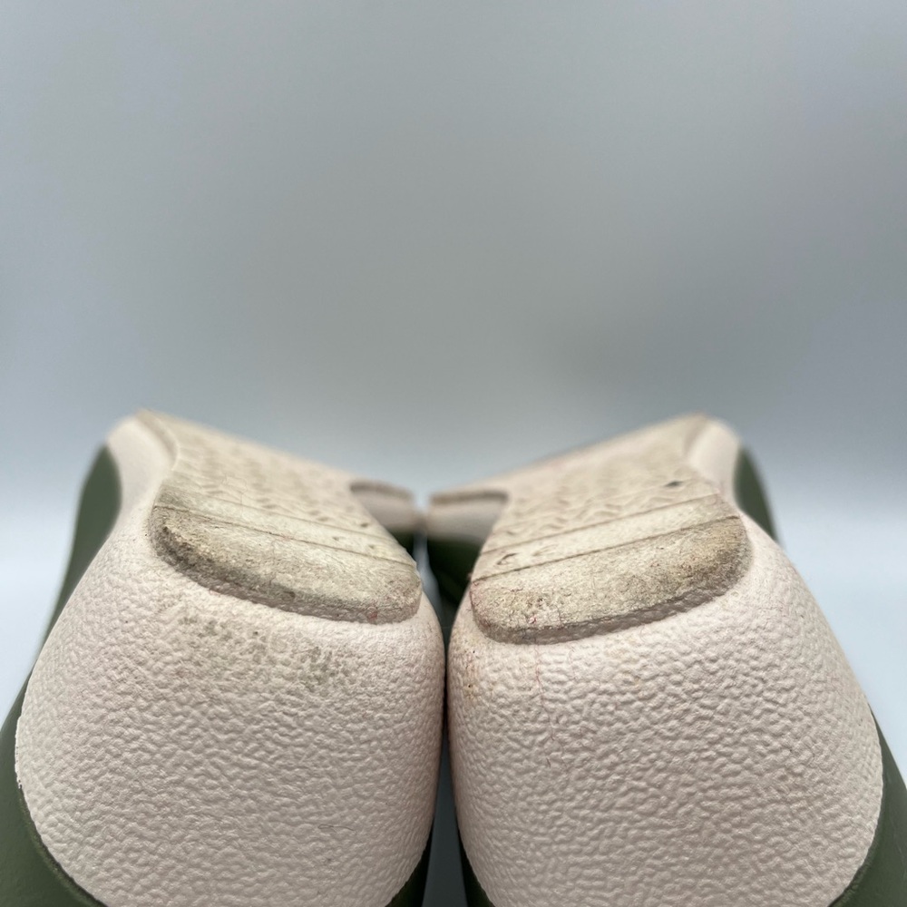 Vionic Army Green Wedge Size 9 - Picture 16 of 16